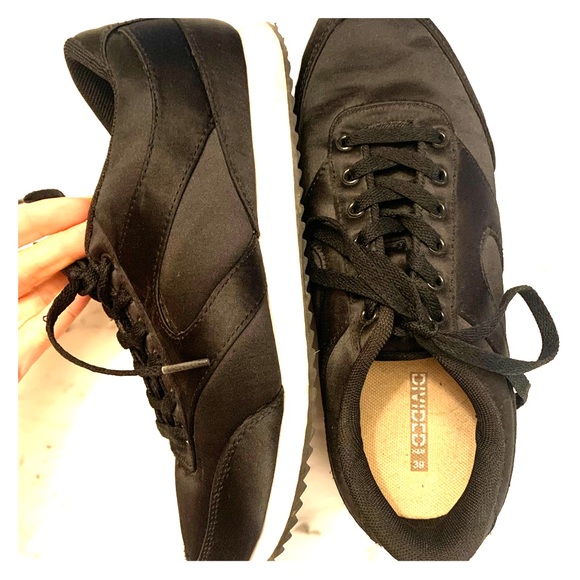 H&M Shoes - 🖤H&M fashion sneaker🖤